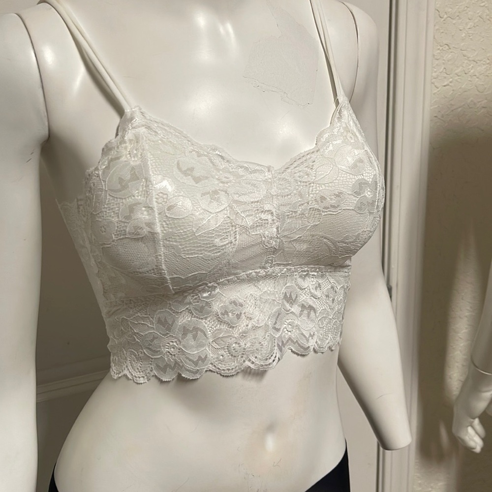 White lace bra with padding